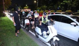 西湖飙车学生爆料视频播放,学生爆料视频揭示惊心动魄一幕